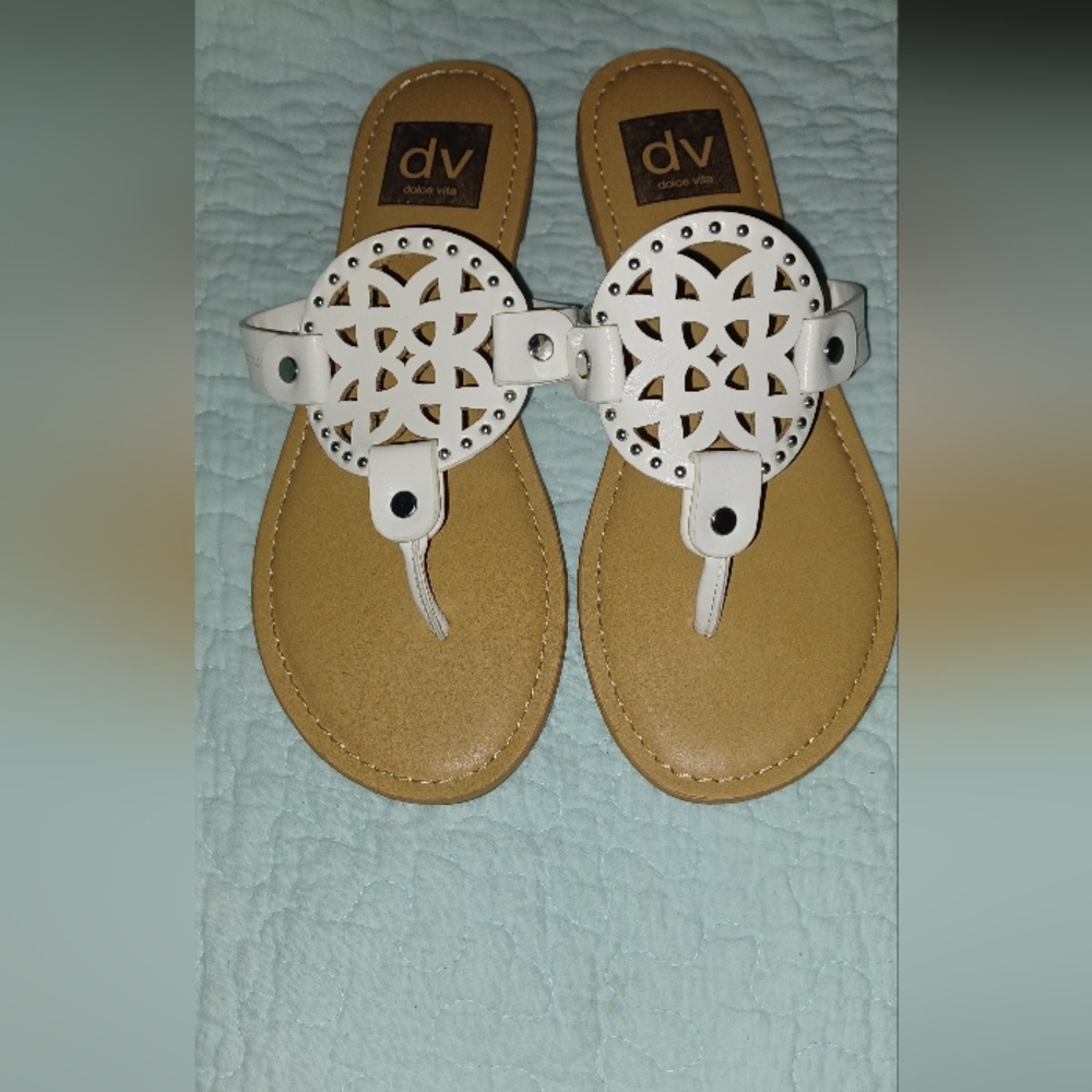 New dv Dolce Vita Sandals - Picture 4 of 6